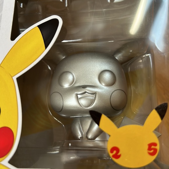 Funko Pop Pokémon Pikachu figurine in original box.  #353.  Good condition. - Picture 3 of 11